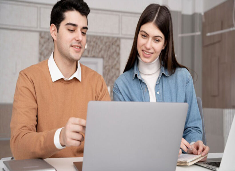 Gemeinsames Arbeiten am Laptop